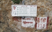 56 Indicazioni alla Grotta dei Pagani, giro a sinistra. Destinazione rifugio Olmo...